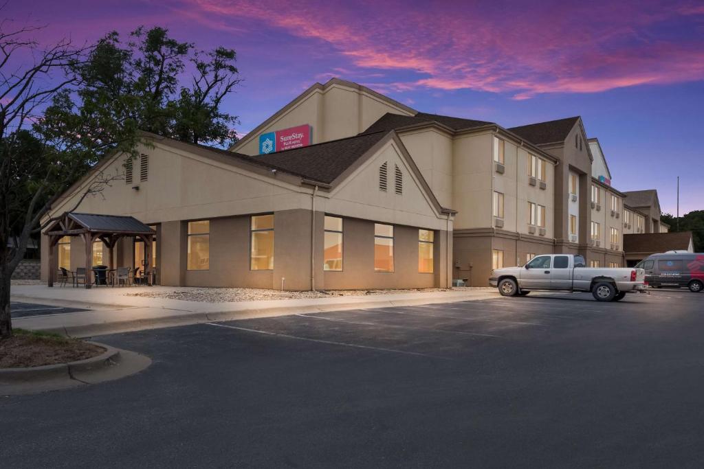 SureStay Plus Hotel by Best Western Coralville Iowa City (Coralville)