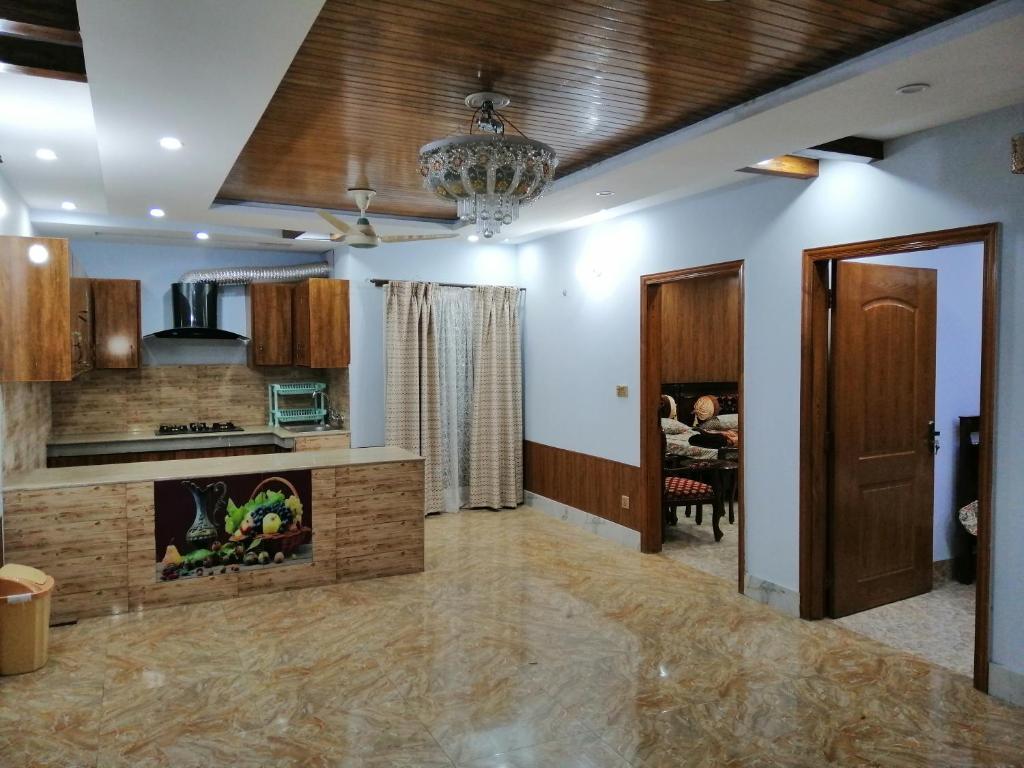 Full Private House Floor with Lounge & Balcony - Townhouse - Homestay