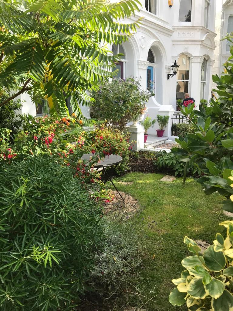 Victorian apartment 5 mins from the sea
