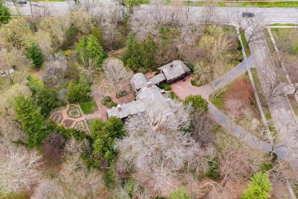 Beautiful in town acreage (Lincoln)