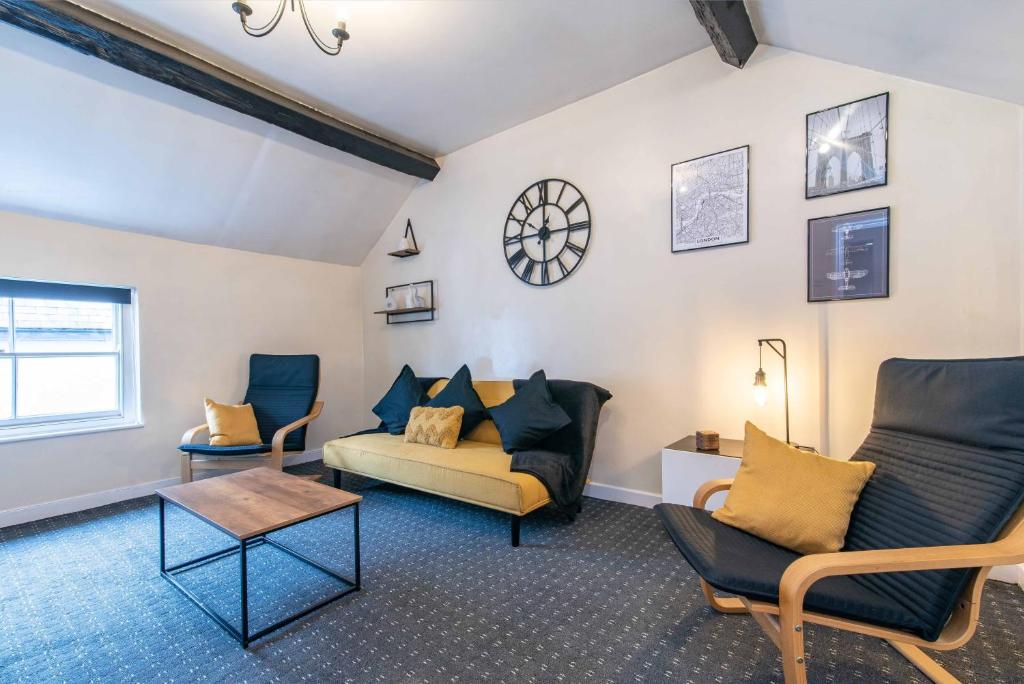 Characterful 2 bedroom apartment - Central location