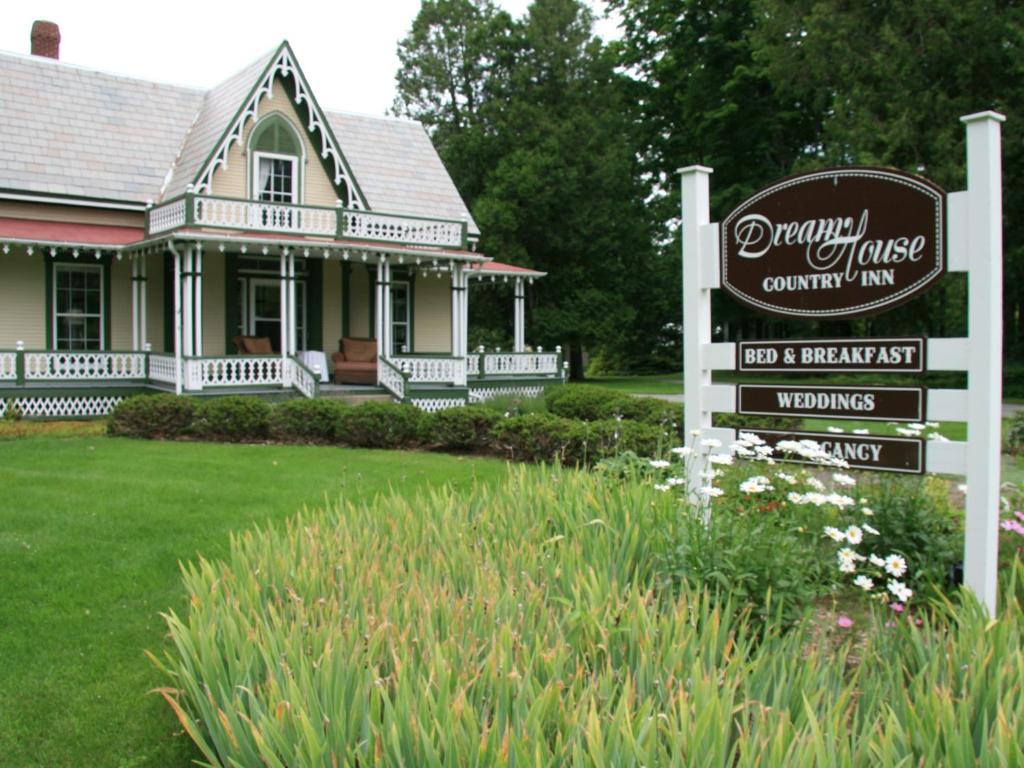 DreamHouse Country Inn (Bristol)