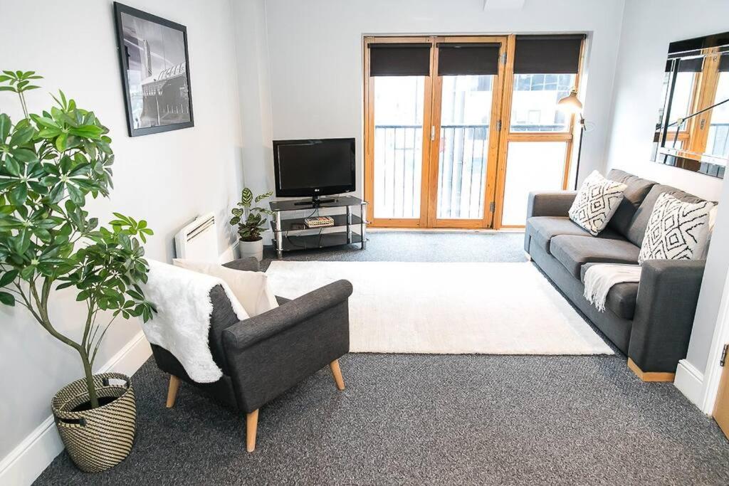 Splendid Spacious 1 Bed Flat