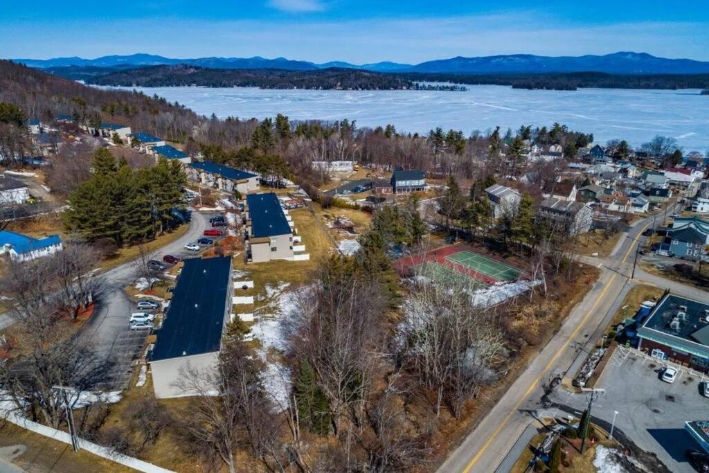 Cozy 2 bdrm 2 bth condo walking distance to Weirs! (Laconia)