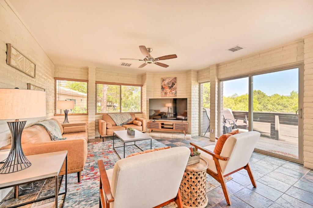 Chic Sedona Getaway with Panoramic Desert Views!