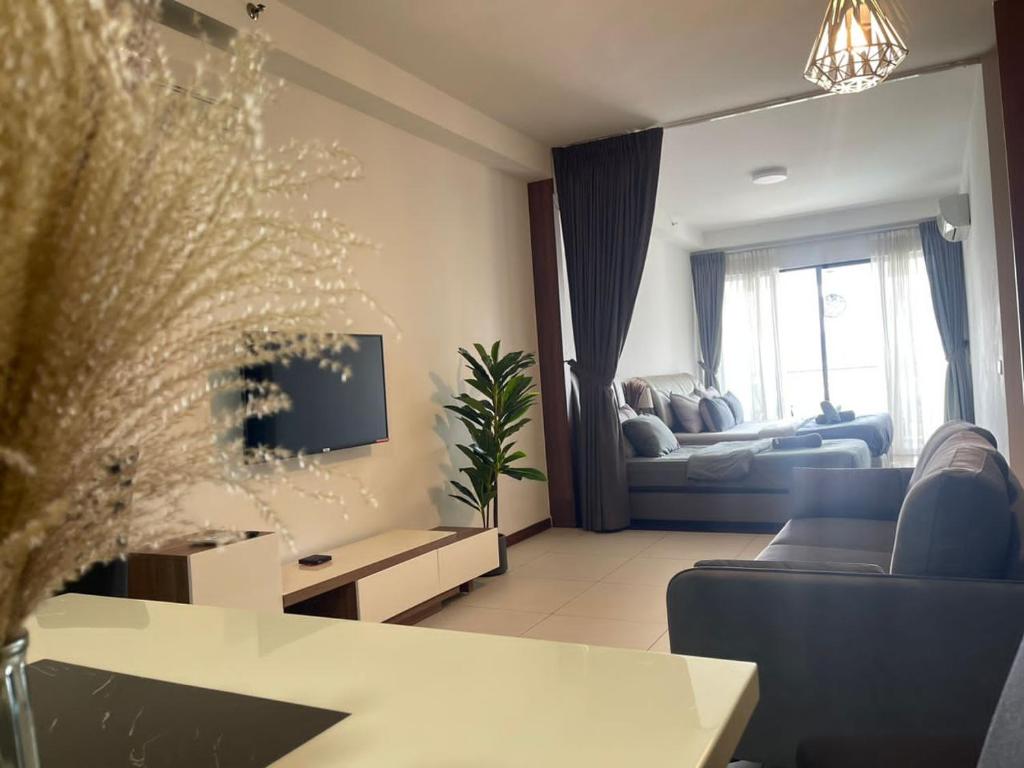 Deluxe Seaview Suite King Bed by The Only Bnb (Tanjong Tokong)