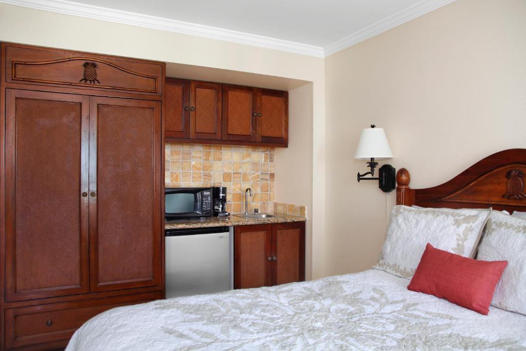 Islander on the Beach 352 OCEANFRONT *PENTHOUSE* AC Pool (Kapaa)