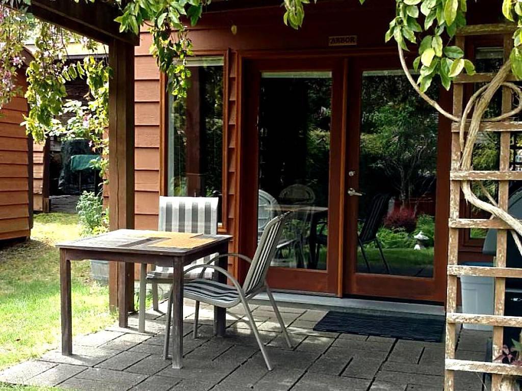 Nestledown B&B (Halfmoon Bay)