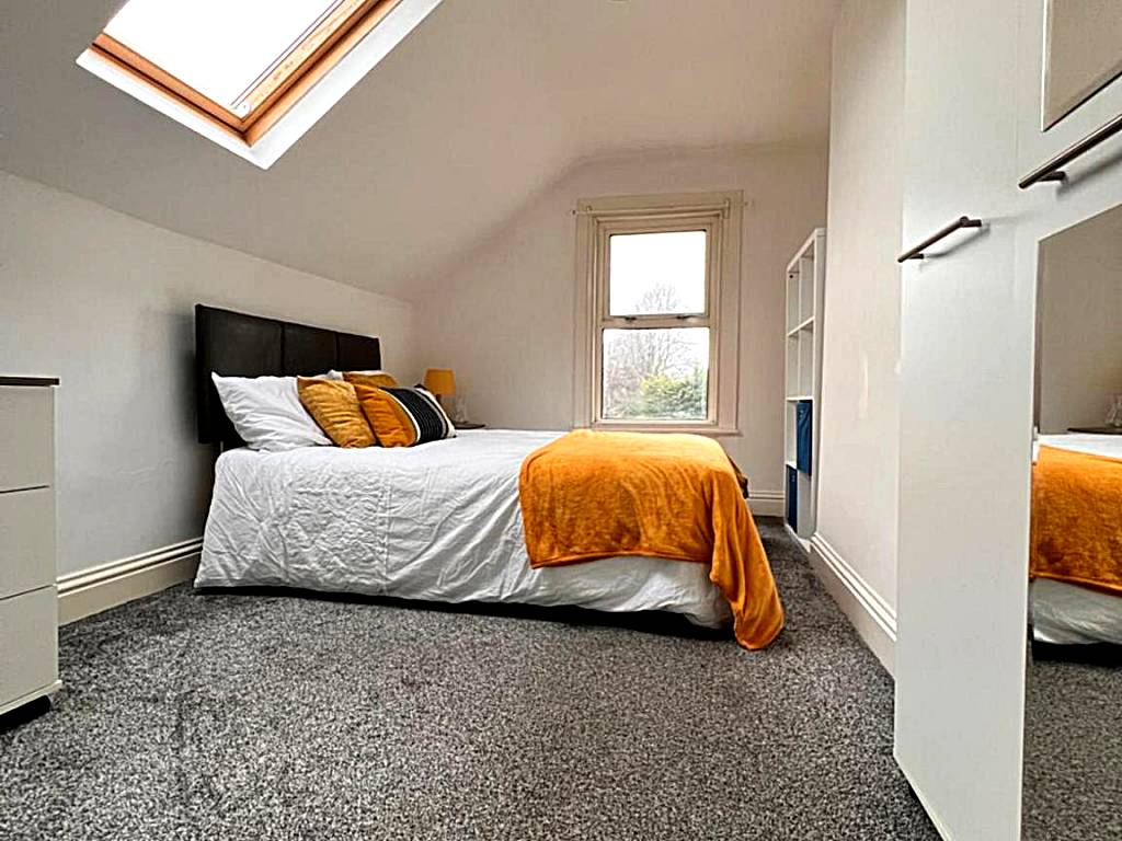 Elmside Room 6