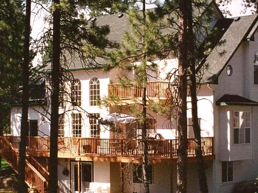 River Cove Elegant Waterfront Bed & Breakfast (Post Falls)