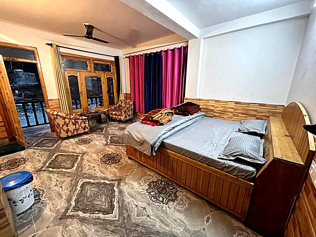 River Stone Cottages & Guest House