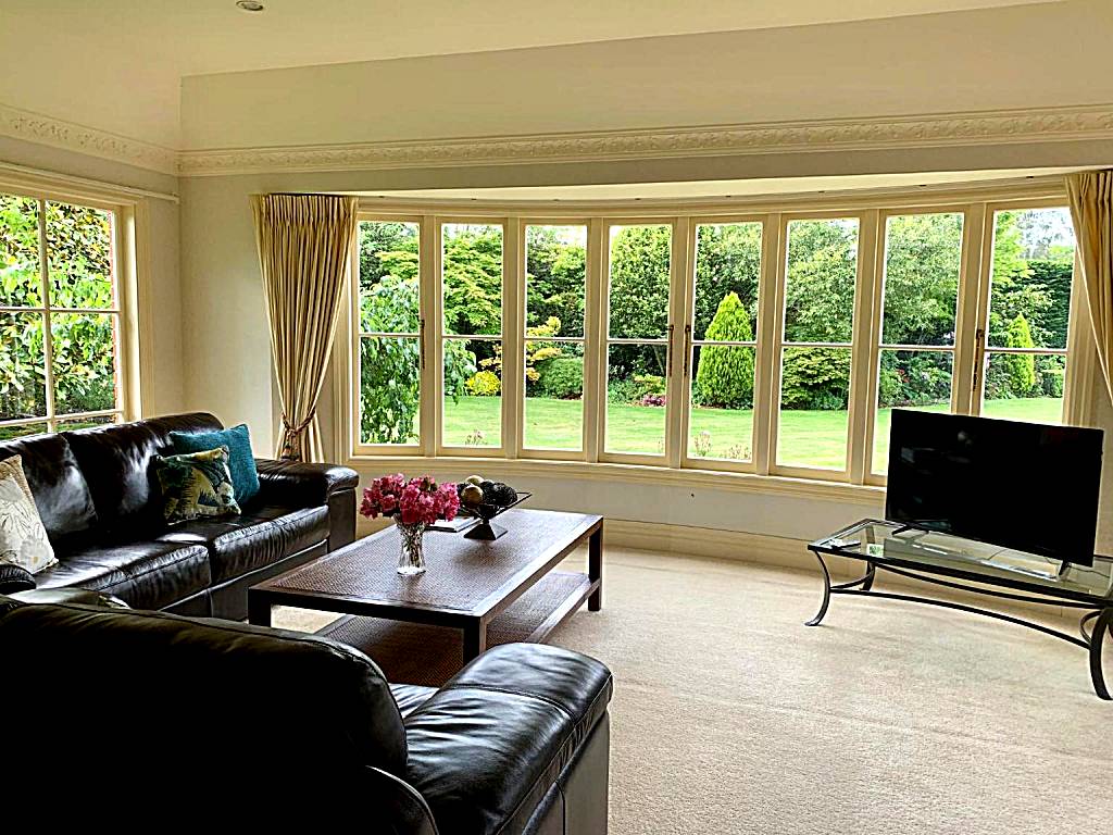 Pin Oaks Luxury Bed & Breakfast
