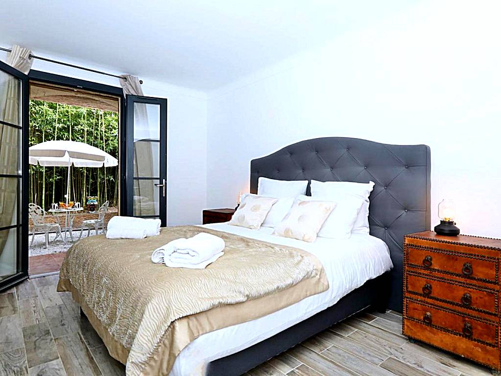 Luxe et sérénité au cœur de Saint-Tropez Suites spacieuses avec jardin enchanteur Les Canoubiers