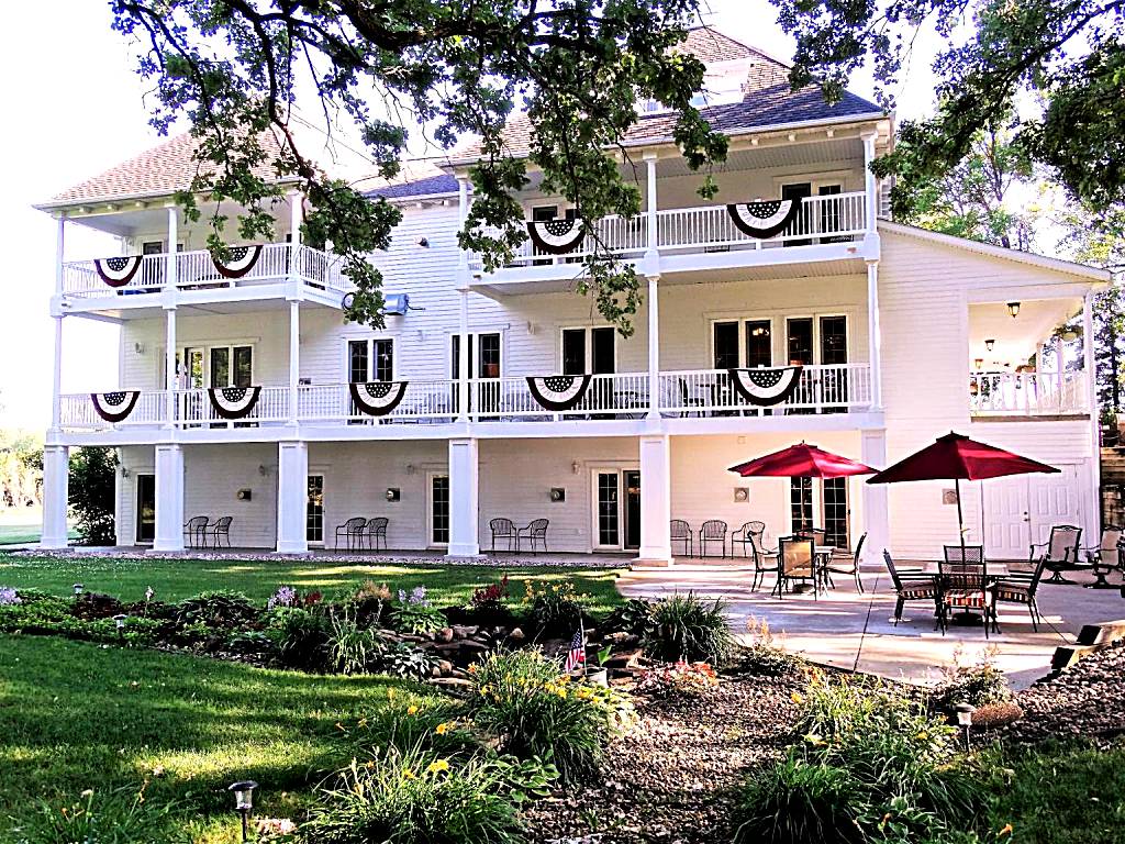 The Oakwood Inn (Okoboji)