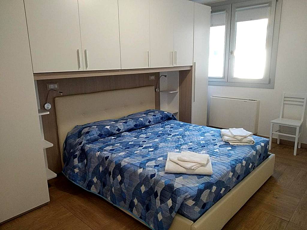 ORISTANO CAMERA BLU max 2 pers