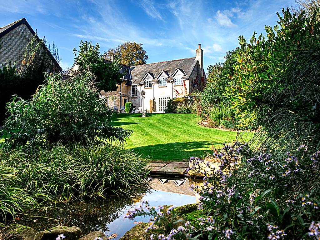 Cricket Field House