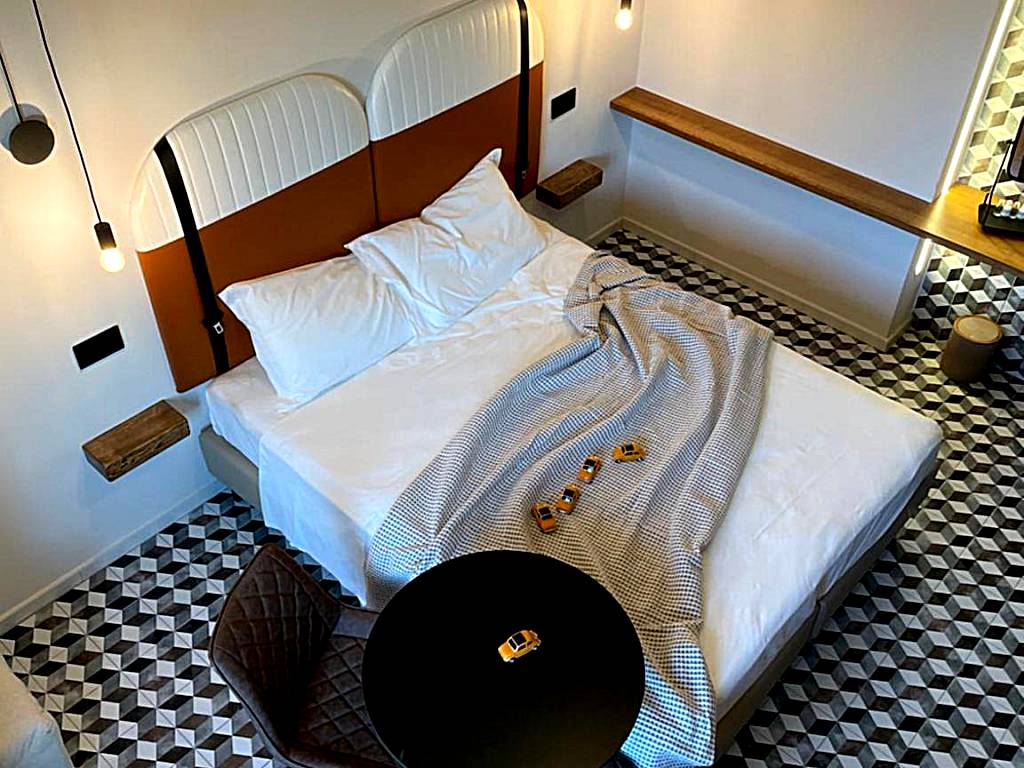 IKNOS Accommodation