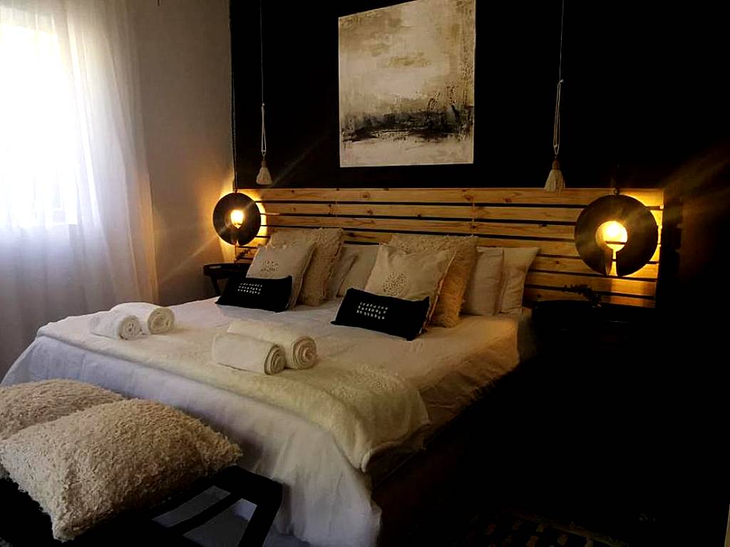 EXQUISITE PRIVATE LUXURY SUITE WITH KING BED at BOKMAKIERIE VILLAS