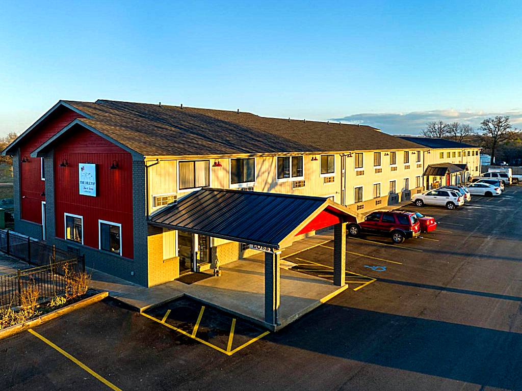 Hilltop Inn & Suites (Grove)