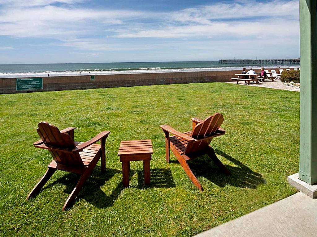 Shoreline Inn...on the beach (Cayucos)