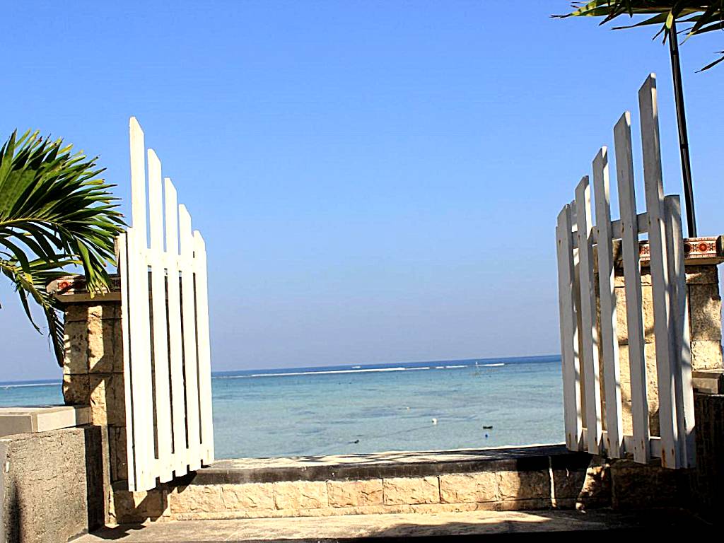 Segara Beach Inn