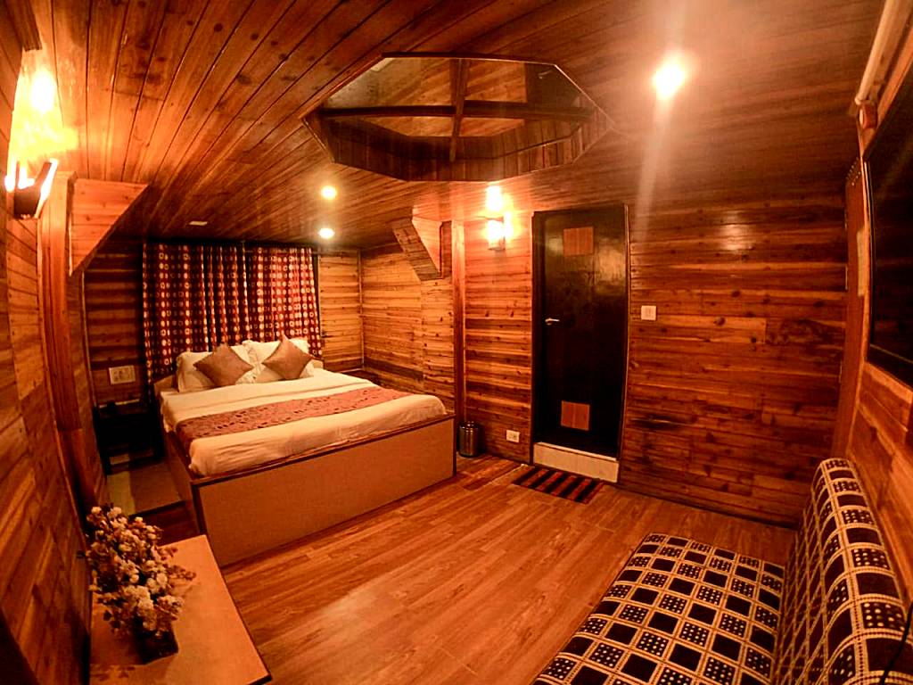 Hotel Broadway Anneexy: Deluxe Double Room