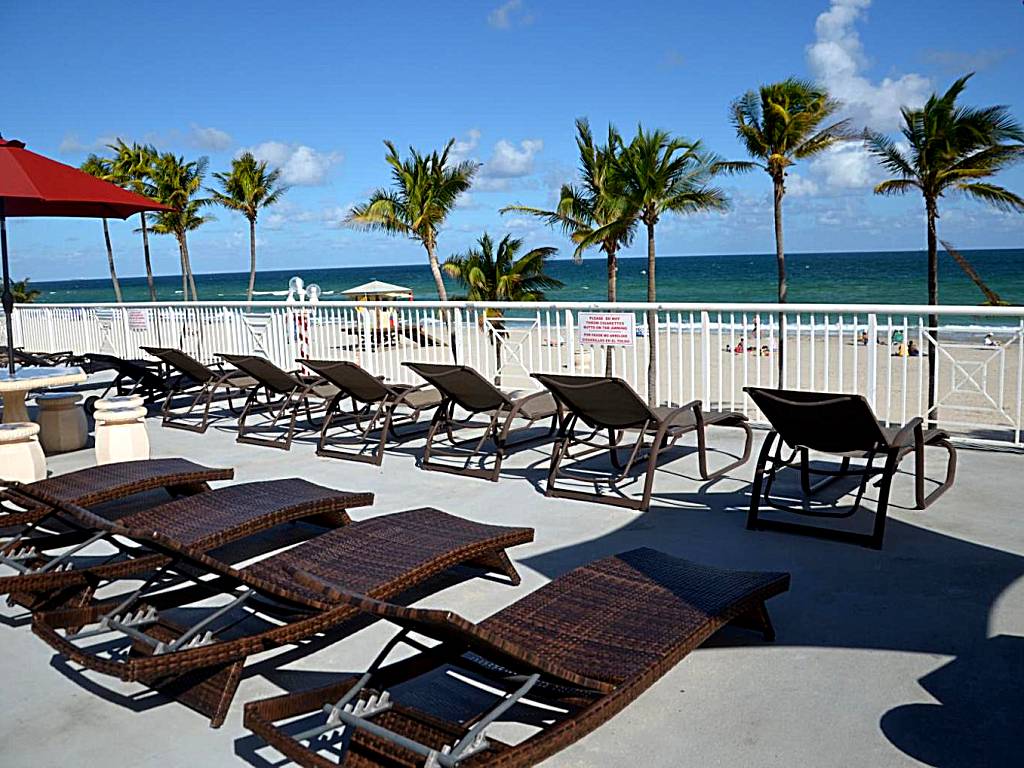 La Terrace Oceanfront: Deluxe Queen Room with Two Queen Beds