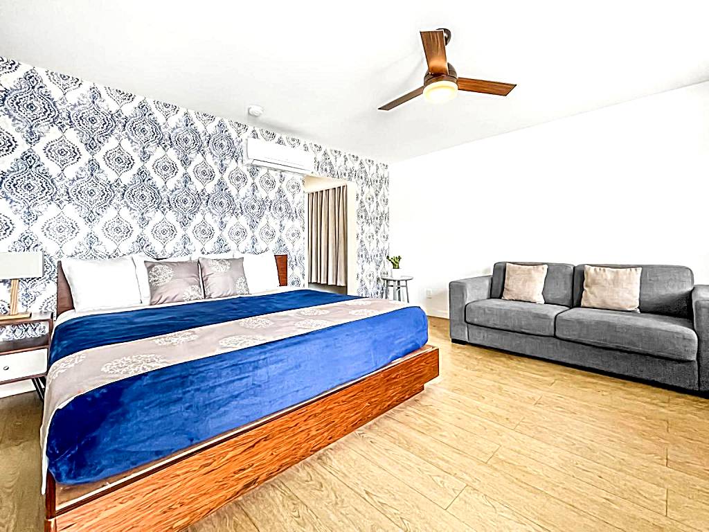 Ocean Sound's Hotel: Deluxe Queen Studio