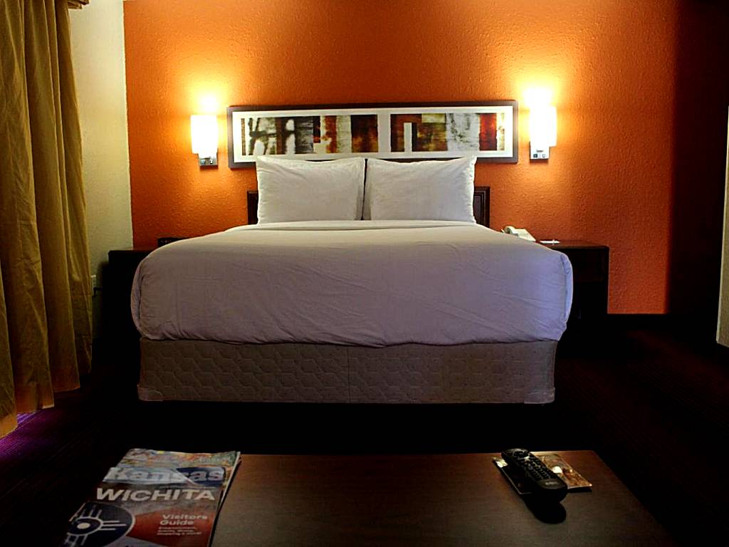 Hawthorn Suites Wichita East: 1 King Bed, Studio Suite, Non-Smoking (Wichita) 