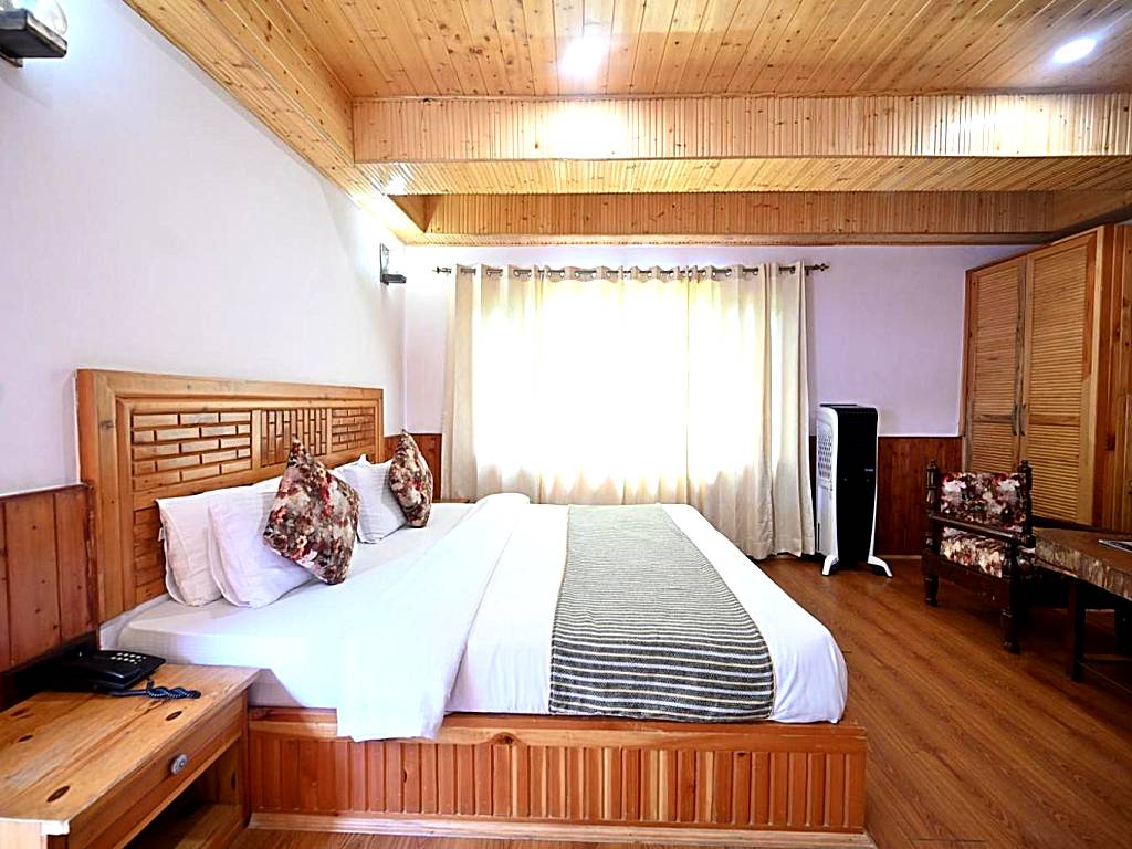 The Hillside: Double Room with Mountain View