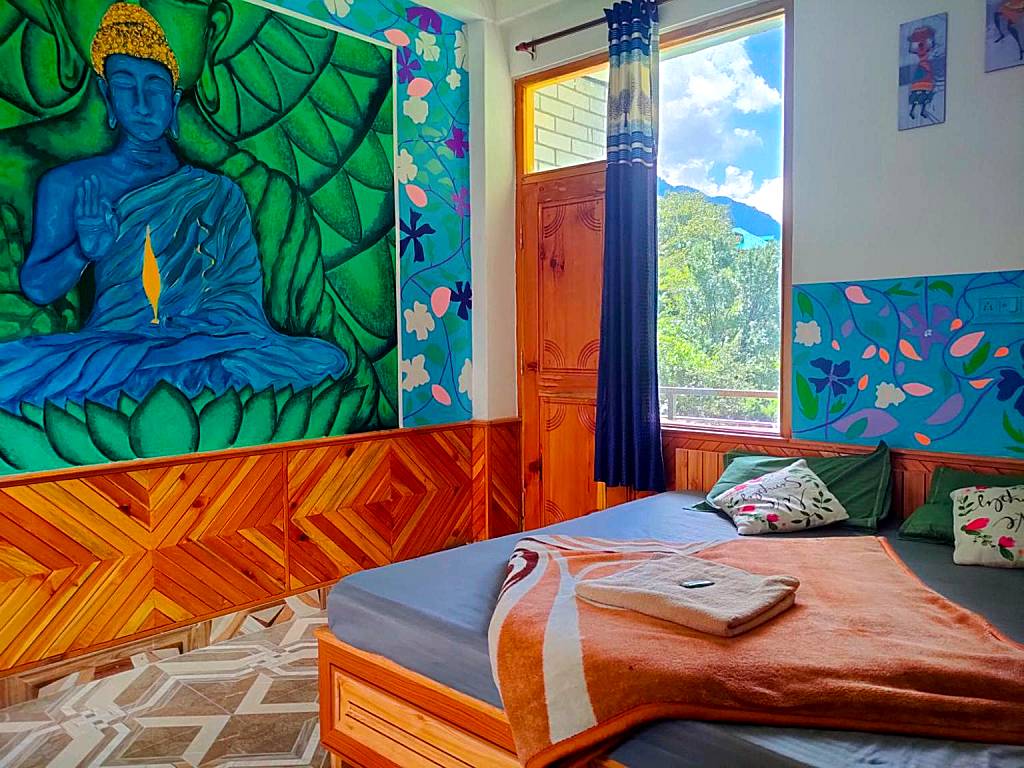 Highland Gojh Kasol: Deluxe Double Room with Balcony