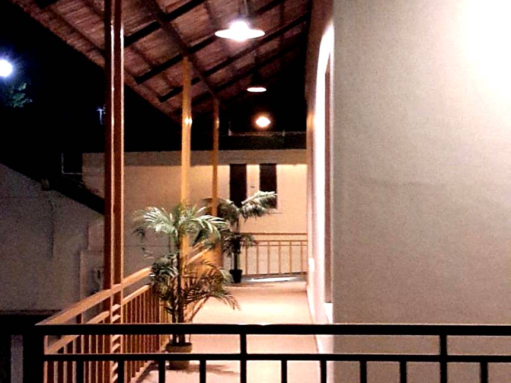 Olives Pleasant Stays: Deluxe Room with Balcony - single occupancy