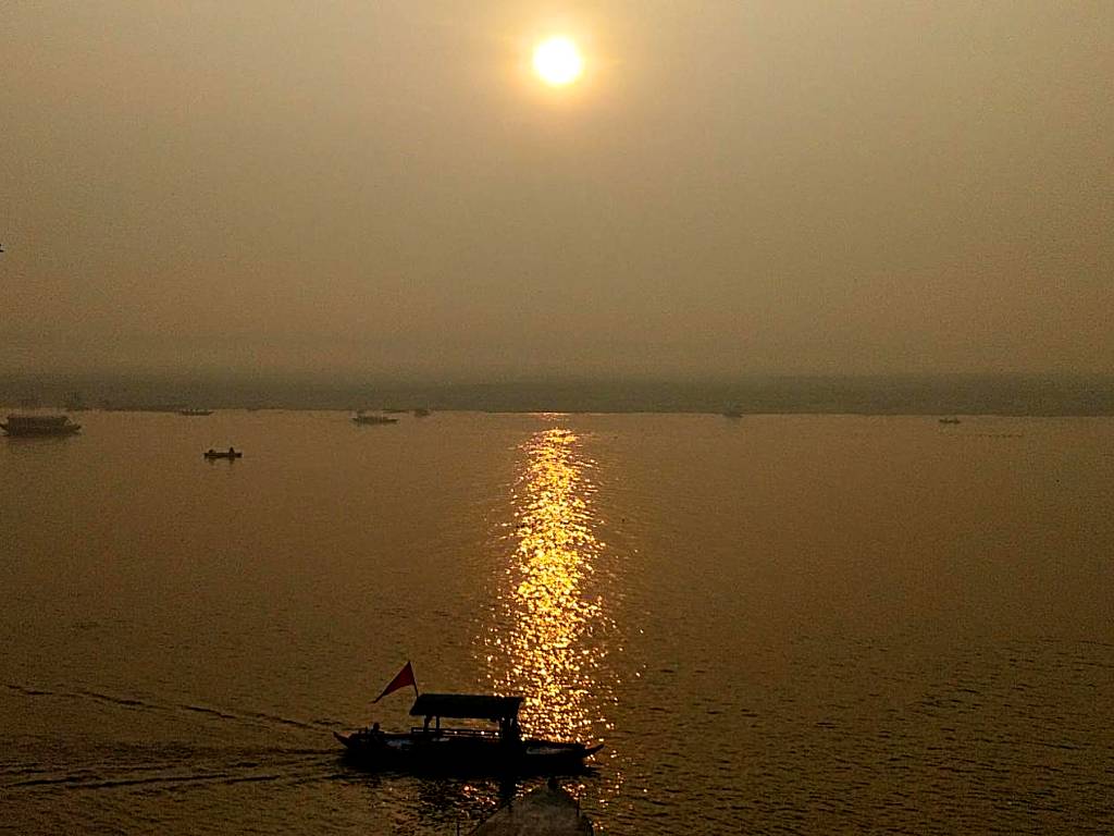 Dwivedi Hotels Palace On Steps: Ekaant Kashi room with Balcony and River View (Darshan Assistance for Kashi Vishwanath Temple Available)