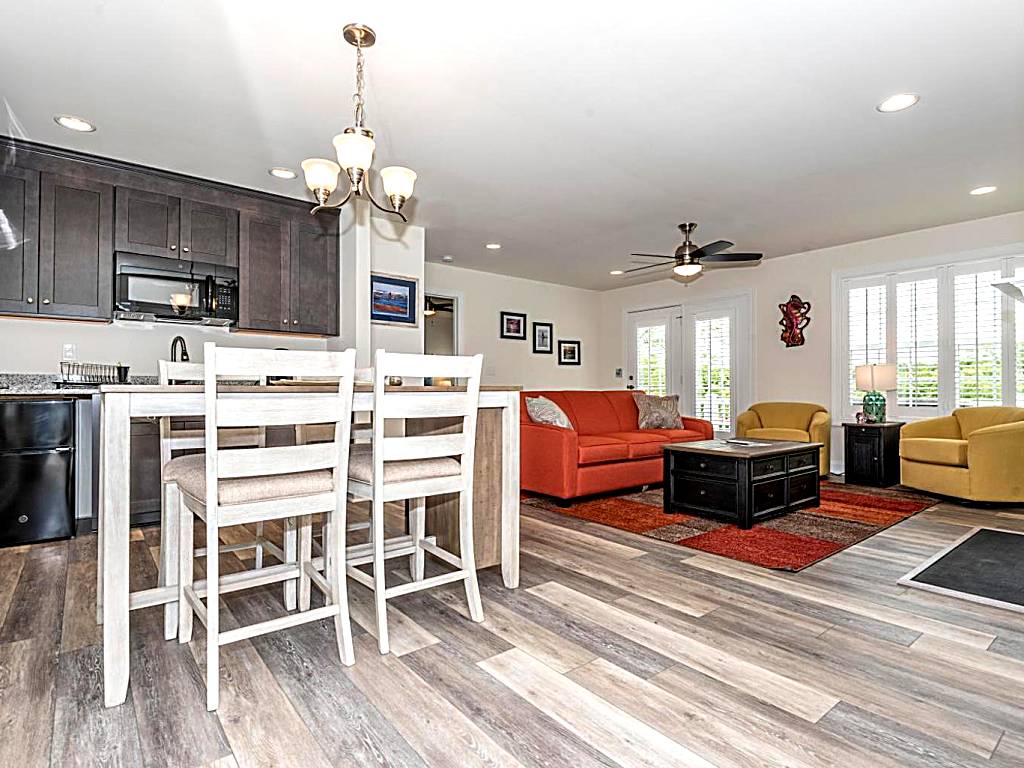 The Homestead B&B: Deluxe Suite with Spa Bath (Rehoboth Beach)