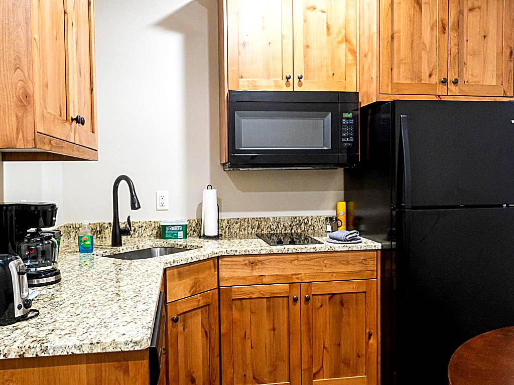 Sawtelle Mountain Resort: Deluxe King Suite (Island Park)