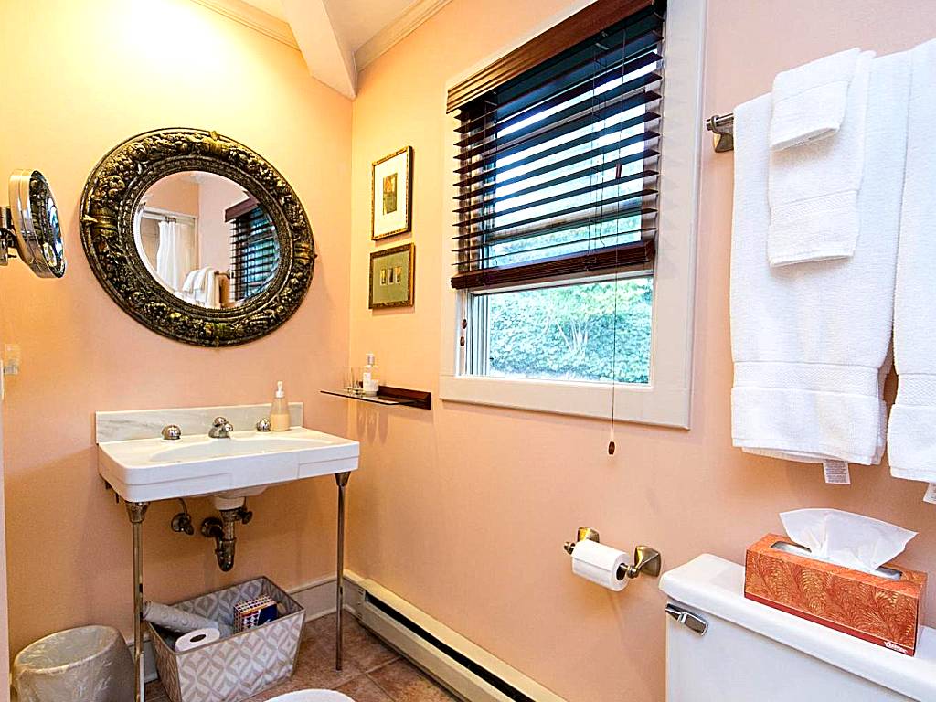 Hidden Garden Cottages & Suites: Superior Queen Room (Saugatuck)