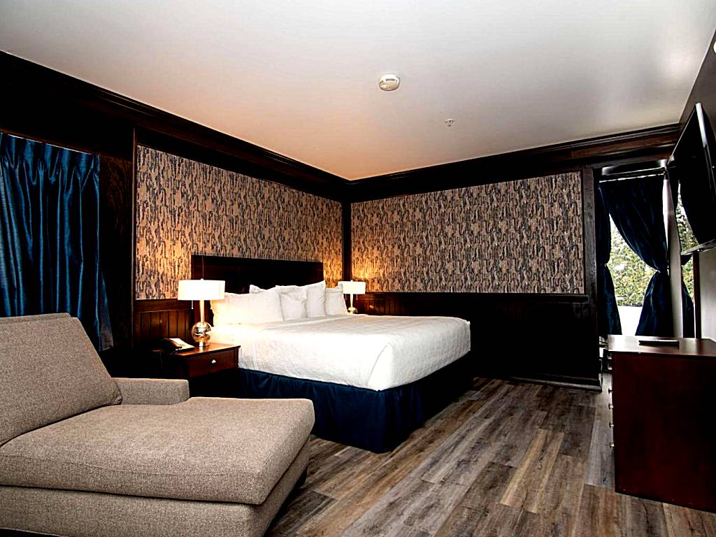Best Western Plus Plattsburgh: King Suite with Spa Bath and Sofa Bed (Plattsburgh)