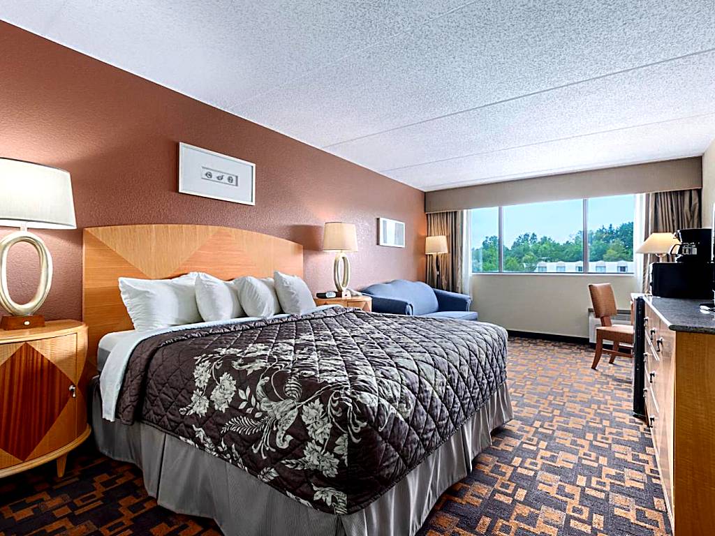 Days Inn by Wyndham Gettysburg: King Suite - Non-Smoking (Gettysburg)