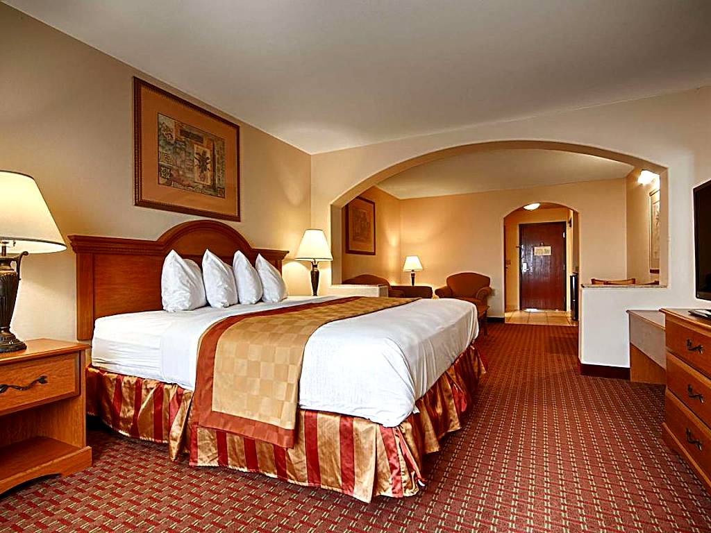 Best Western Casa Villa Suites: King Suite with Spa Bath - Non-Smoking (Harlingen)