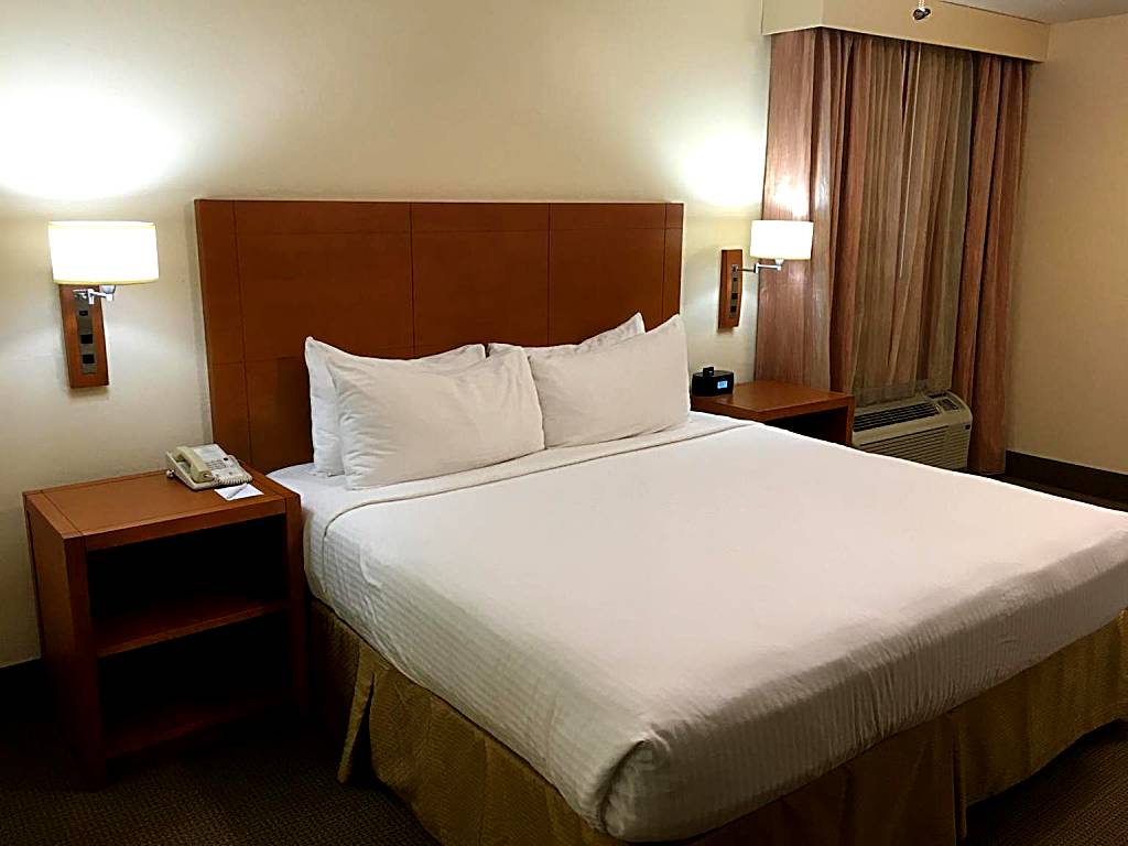 Varsity Clubs of America - Tucson: One-Bedroom Suite