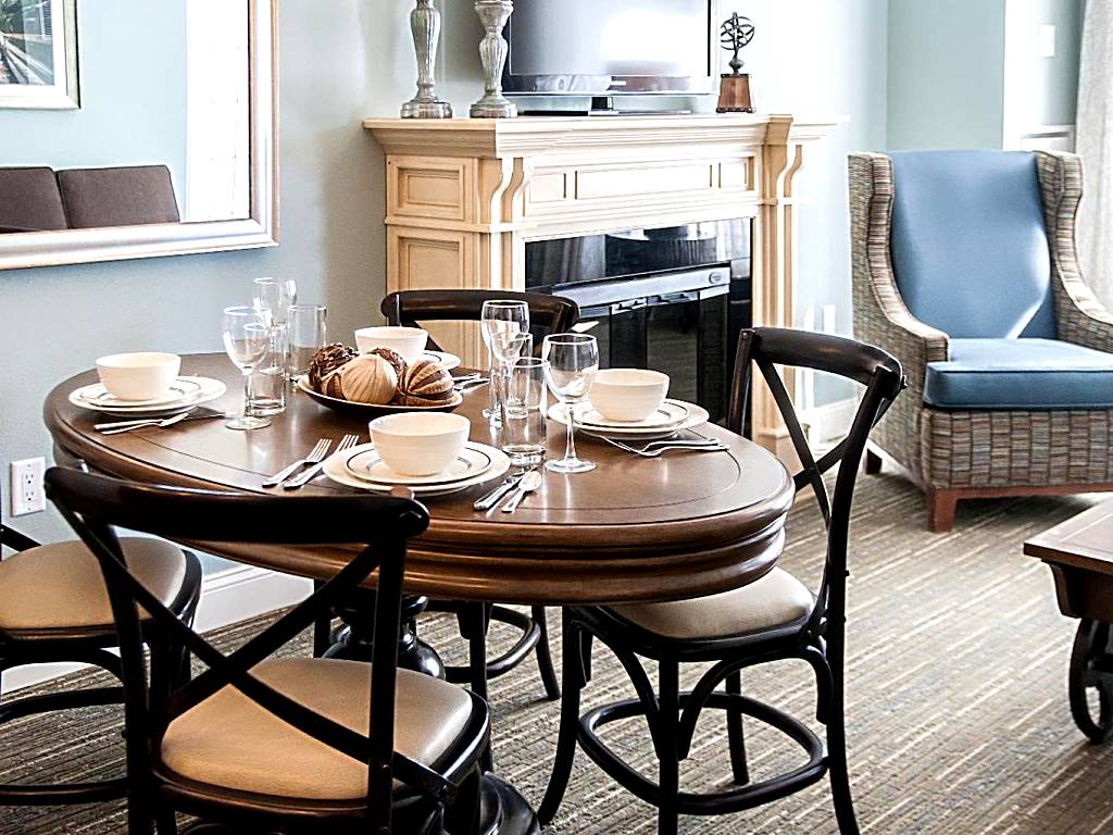 RiverWalk Resort at Loon Mountain: One Bedroom Suite with connecting Studio (Lincoln)