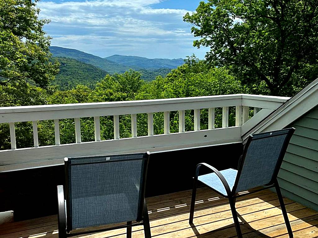 Nordic Village Condominium Resort: Highland Deluxe Apartment Mountain View Top Floor (Jackson)