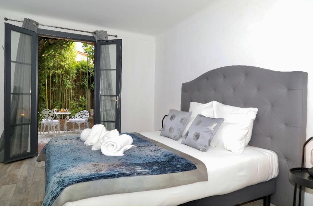 la Romana Luxe et sérénité au cœur de Saint-Tropez Suites spacieuses avec jardin enchanteur