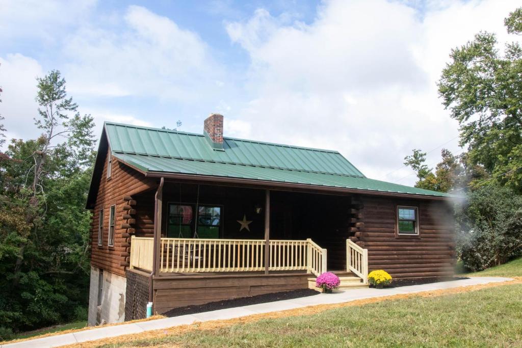 Maple Leaf Cabin