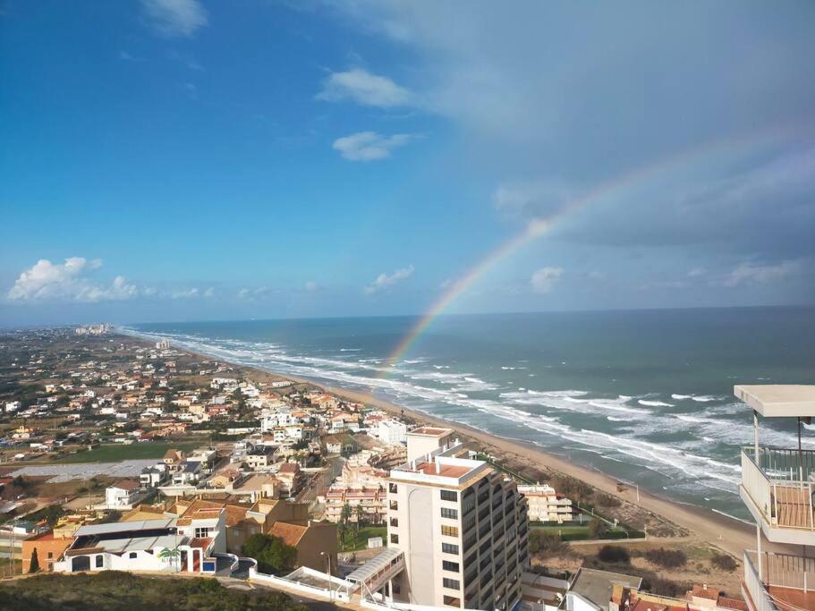 Chalet adosado sobre la playa