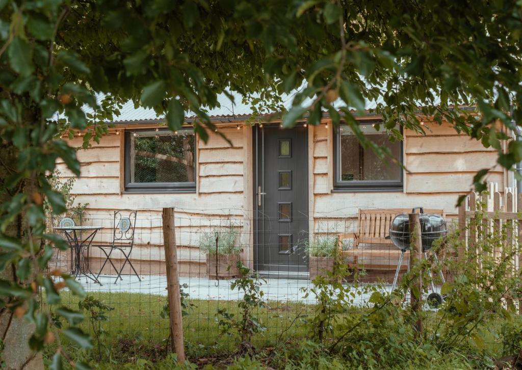 Rose Hideaway - Forest of Dean Cosy Cabin Retreat