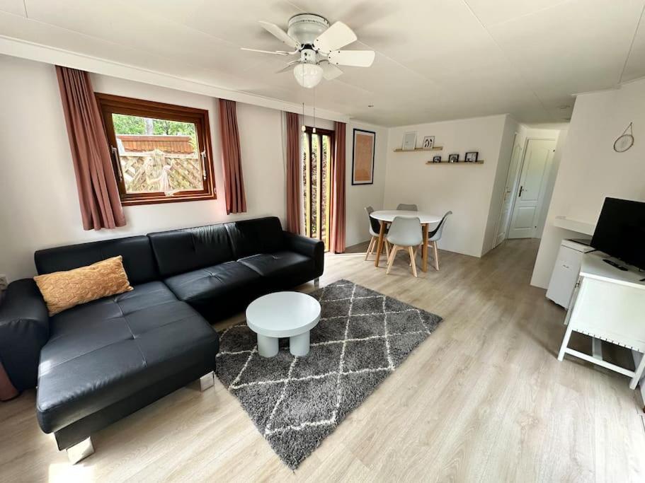 Houten chalet op 5 sterren park met Zwembad
