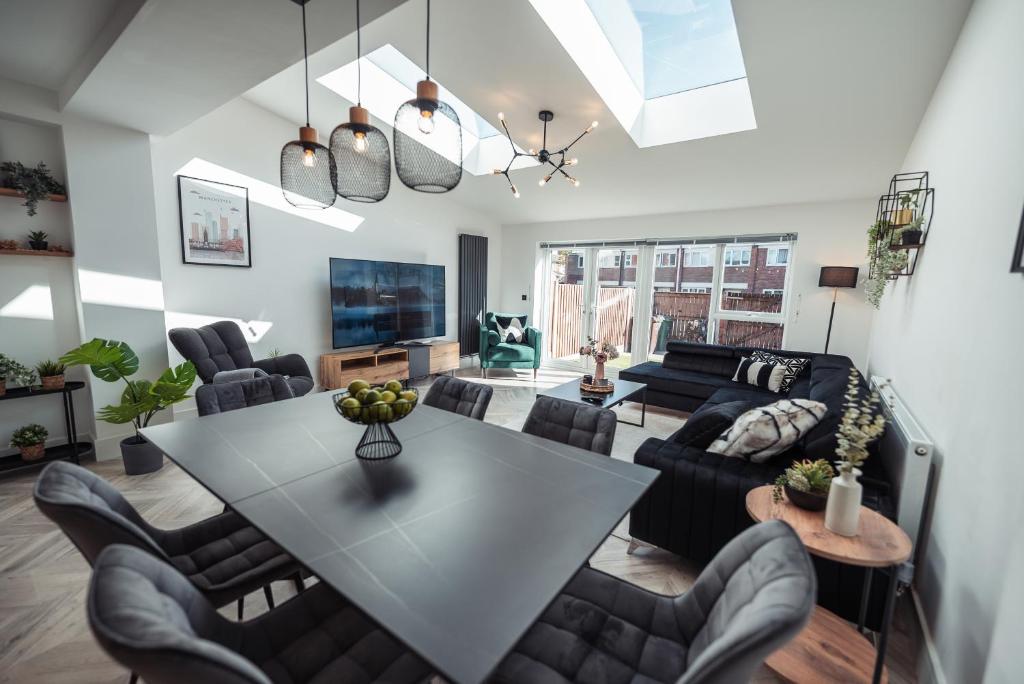 Exquisite 6 Bedroom Luxury Home Manchester
