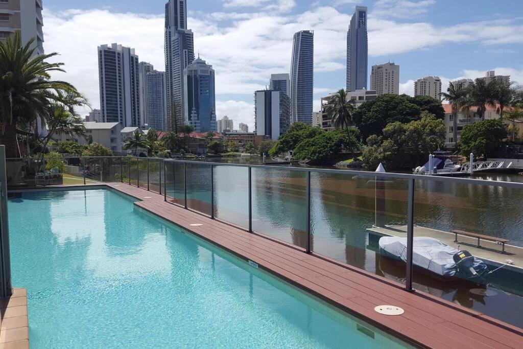 Surfers Paradise 2bedroom 2bath 12thFloor