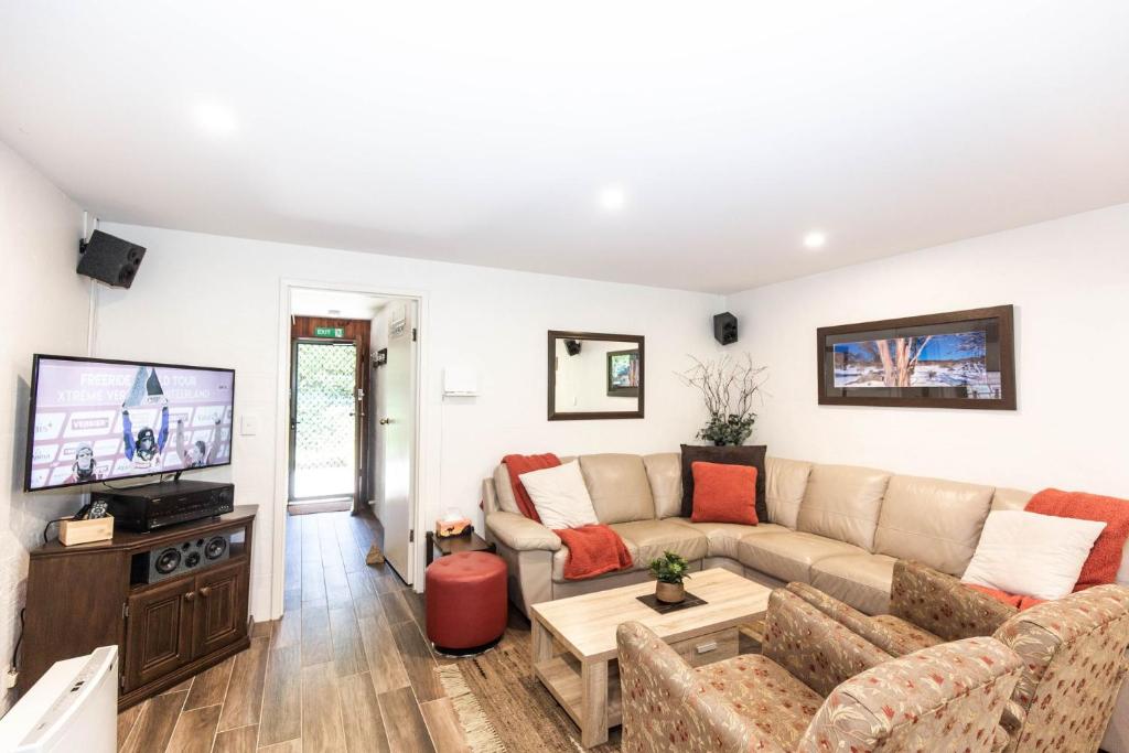 Lake Pines 2 of 24 Cobbon Crescent Free WiFi and Stay 7 nights only pay 6